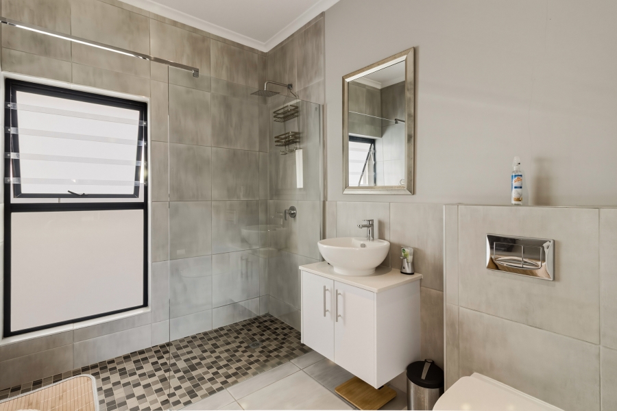 3 Bedroom Property for Sale in Aan de Wijnlanden Western Cape